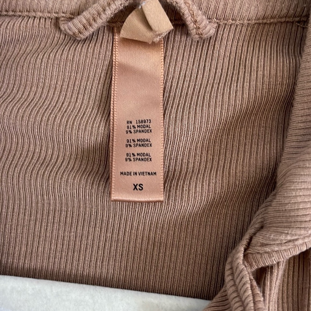 SKIMS Ribbed Lounge L/S Top - Picture 6 of 11